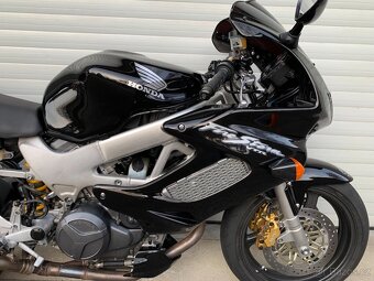 Honda VTR 1000F FireStorm - 3
