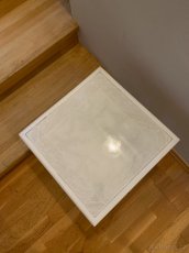 Bílý stolek - 4ks k dispozici - 3