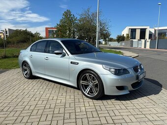 BMW e60 M5 V10 motorem po kompletní repasi - 3