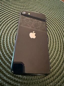 iPhone SE 2022 64GB midnight Super stav 89% - 3