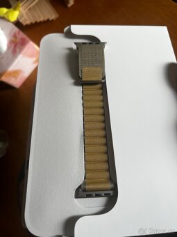 Řemínek Alpský tah žlutohnědý Apple Watch Ultra 2 - 3
