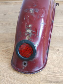 Prodám zadní blatník jawa čz 175/356 v originální barvě - 3