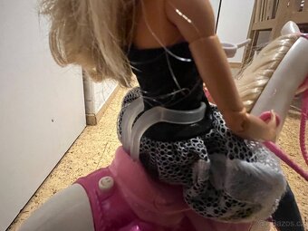 Interaktivní kůň Barbie od Mattela - 3