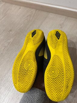 Sálová obuv Umbro velikost 30 - 3