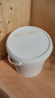 Včelí med - kbelík - 3