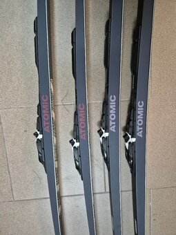 Běžky Atomic s mohérovým pásem vč. vázání - 3