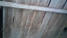 Staré nezejdované fošny a tesané trámy - 3