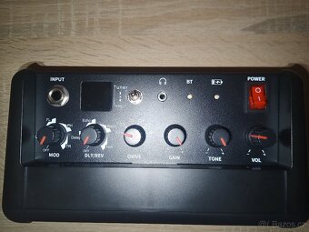 Malé kombo Rowin 15W pro aku. i el.kytaru ( nové, levně ) - 3