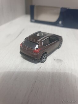 Model vozu Peugeot 2008 v měřítku 1:64 - 3
