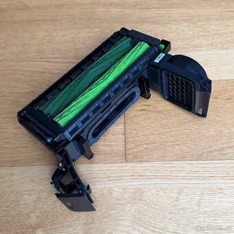 ORIGINÁL iRobot Roomba i7,i8,j7,j9 modul kartáčů, použitý - 3