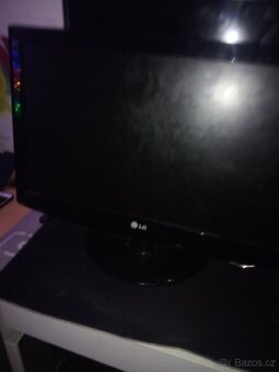 Monitor na kancelář - 3