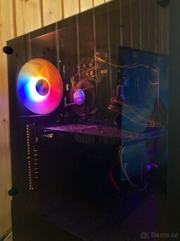 PC sestava- počítač, monitor a vybavení - 3