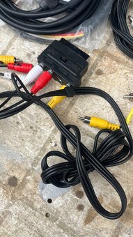 Prodám různé AV propojovací TV,audio,SVHS,scart atd. šňůry - 3