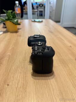 CANON EOS R6 - top stav - 3