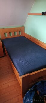 Prodám postel z masivu s roštem a matrací - 3