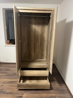 Skříň na oblečení - 3