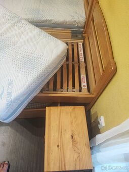 Dřevěné postele s poloh.rošty a matracemi - 3