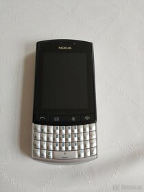 Nokia Asha 303 s krabičkou a s příslušenstvím - 3