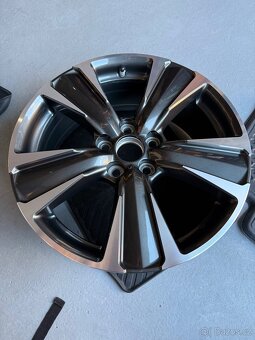 Alu kola Lexus UX - 3