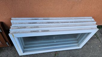 Okno sklepní PVC 1200x600 - starší - 4 KS - 3