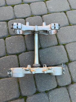 Držáky zavěšení tlumičů vidlic Yamaha YZ 125 r 98-04 - 3