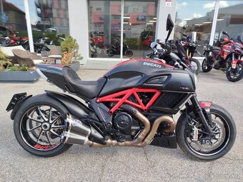 Ducati DIAVEL CARBON RED AND MATT CARBON, 1. MAJ V ČR, AKCE - 3