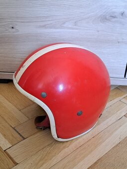 Přilba na veterána, retro přilba- KOVONA KARVINÁ - červená - 3