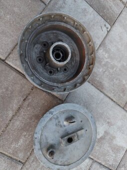 Jawa kyvacka - brzdovy štít, stred kola - 3