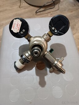 Narážecí hlava ,manometr - 3