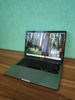 MacBook Pro 2018 | i5 • 8GB • 256GB SSD - 3