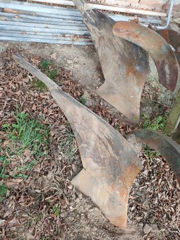 Dvouradličný pluh PN 252 - 3