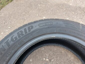 Goodyear Efficientgrip SUV 4x4 215/60 R17 - 3