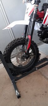 Stojanek na motorku do dodavky ci voziku - 3