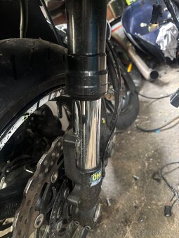 Vidlice a centralni tlumic Ohlins na Kawasaki Zx10R 11-15 - 3