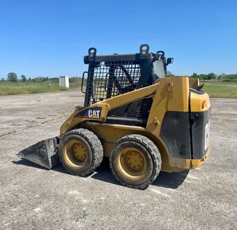 SMYKOVÝ NAKLADAČ CATERPILAR CAT 216 B - 3