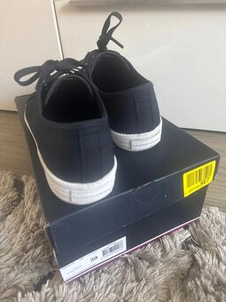 Krásné značkové plátěné tenisky Tommy Hilfiger vel 39 - 3