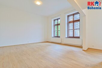 Pronájem nově zrekonstruovaného bytu 1+kk o výměře 51 m2 v Č - 3