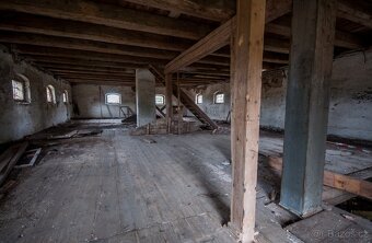 Staré trámy a demontáž starých střech - 3