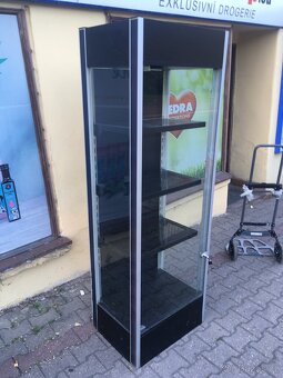 Prosklena vitrina, uzamykací - 3