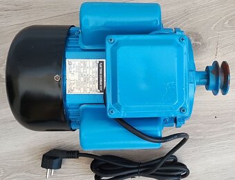 Elektromotor s řemenicí na 230V 2,5kW 1500 ot. - 3
