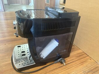 Prodám kávovar Delonghi Magnifica S - 3