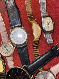 Rúzné hodinky - cena za všechny - 3