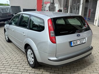Ford Focus 1.6i, 74kw Ghia výbava - 3