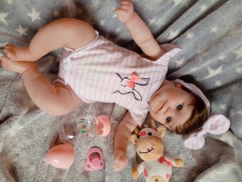 Realistická Reborn panenka usměvavá holčička Maddie - 3
