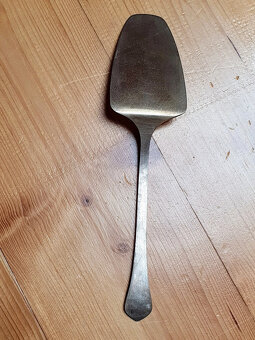 Starožitná stříbrná lopatka na zákusky - 3