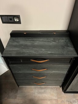 Prodám studentský nábytek v kompletní sestavě - 3