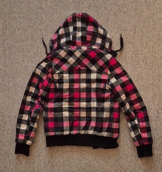 Atraktivní dámská kostkovaná zimní bunda s kapucí vel. S - 3