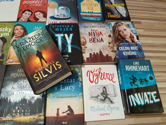 Detektivní knihy 23 kusů cena celkem - 3