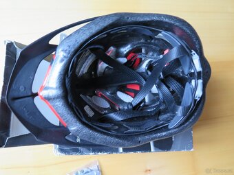 Helmu na kolo zn. MET vel. 54/60, nebouraná, málo používaná - 3