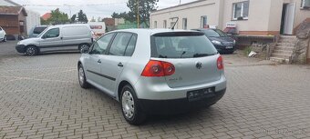 Volkswagen Golf 5 benzin 1,4 pouze 112 000 KM. - 3